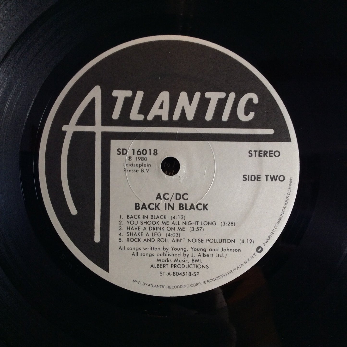 Back In Black (VINYL) | Very Good Plus (VG+) Very Good (VG) Get Cheap Vinyl