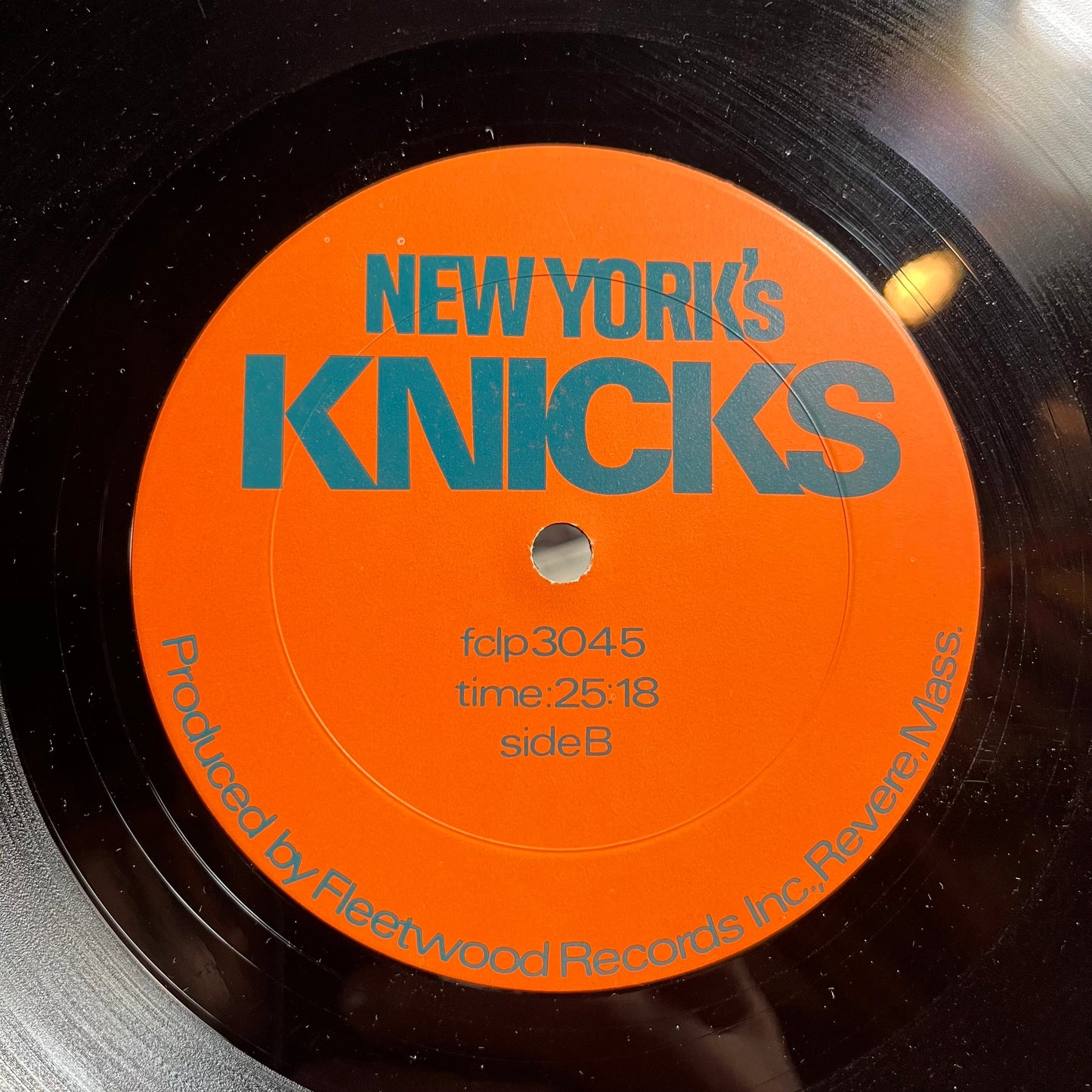 New York's Knicks (LP) | Very Good Plus (VG+) Very Good Plus (VG+) Get Cheap Vinyl